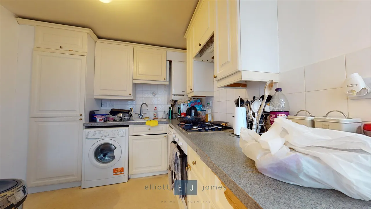 High Road, Woodford Green, photo 6
