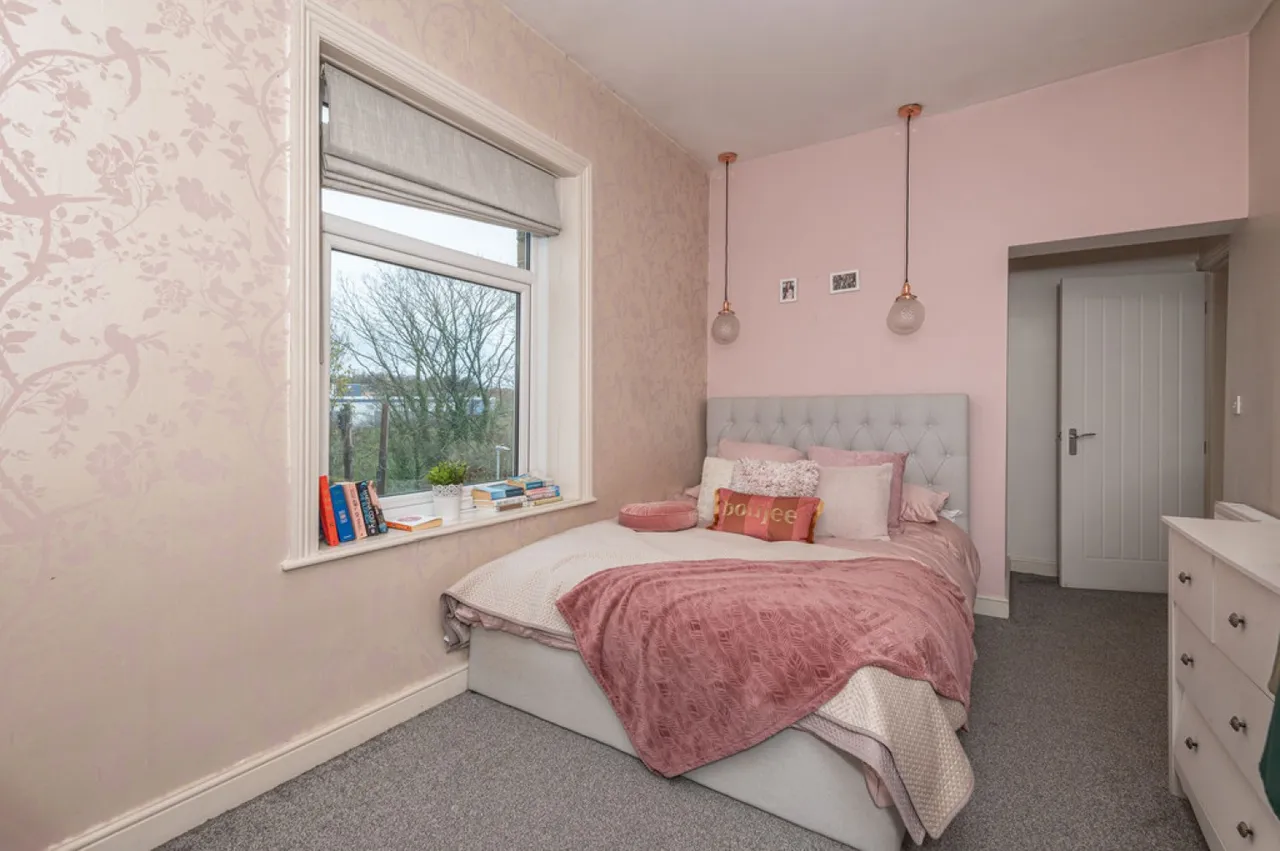 Dalton Bank Road, Colne Bridge, photo 7