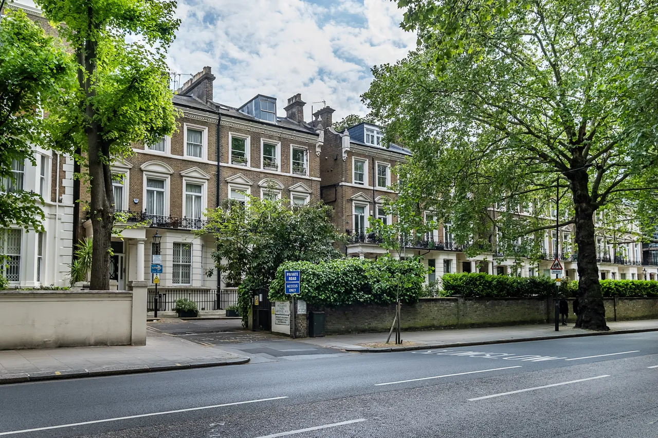 Holland Park Avenue, London, W11, photo 2