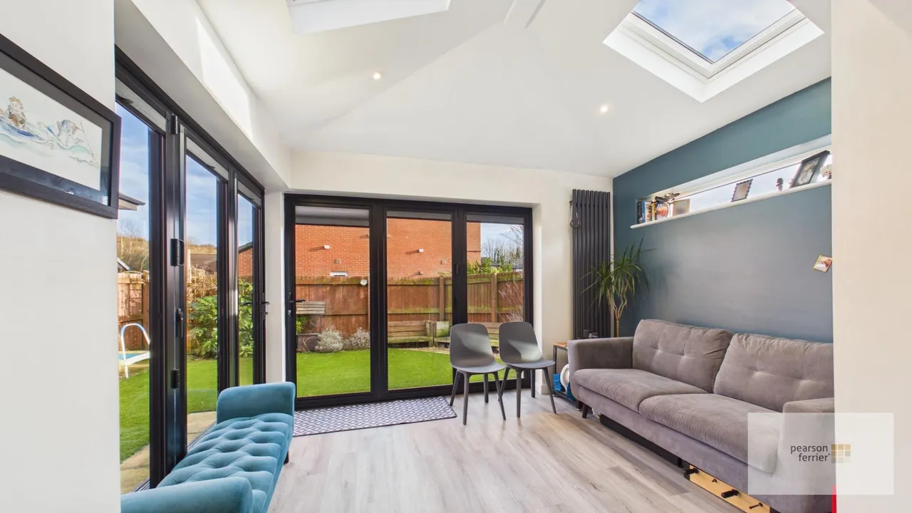 Lowes Road, Bury, BL9 6PJ, photo 2