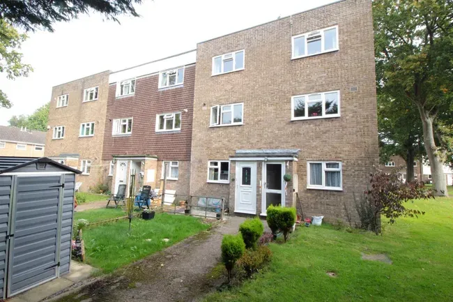 2 bed flat for sale — Bristol Close, Pound Hill