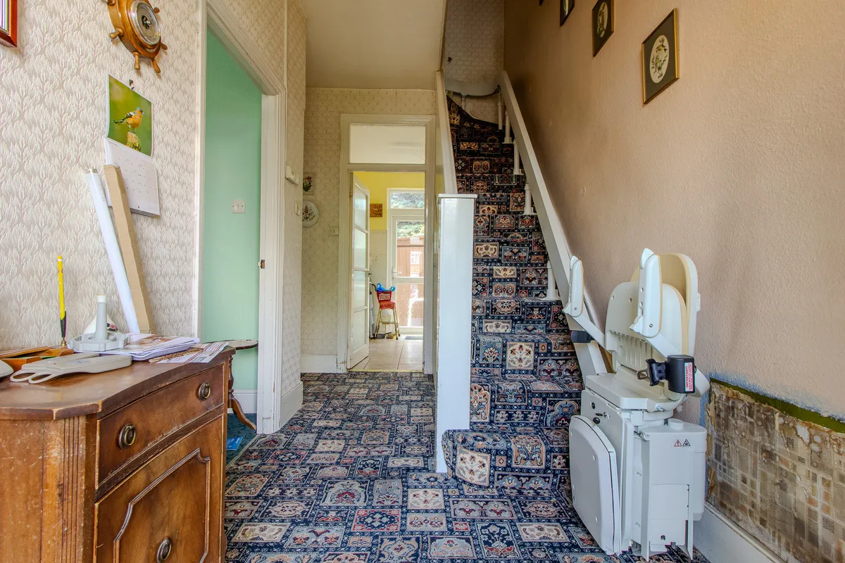 London, N13, photo 6