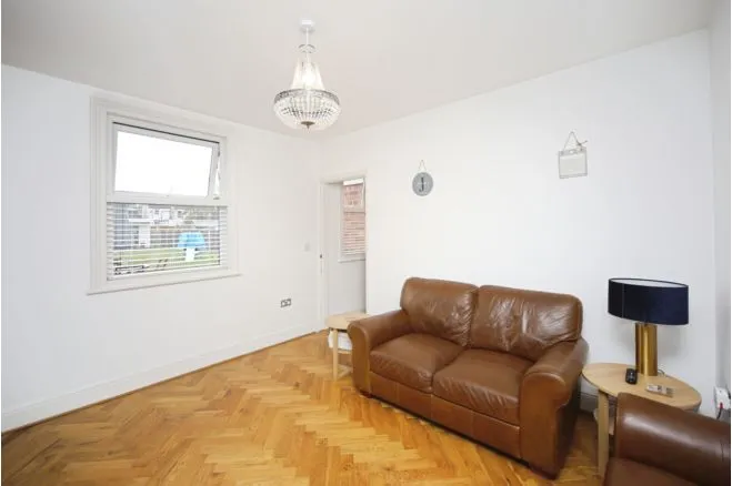 Neville Avenue, Kidderminster, DY11, photo 7