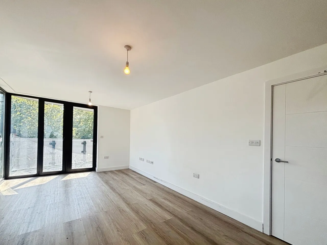 Farnborough Road, Farnborough, Hampshire, GU14 7HN, photo 3