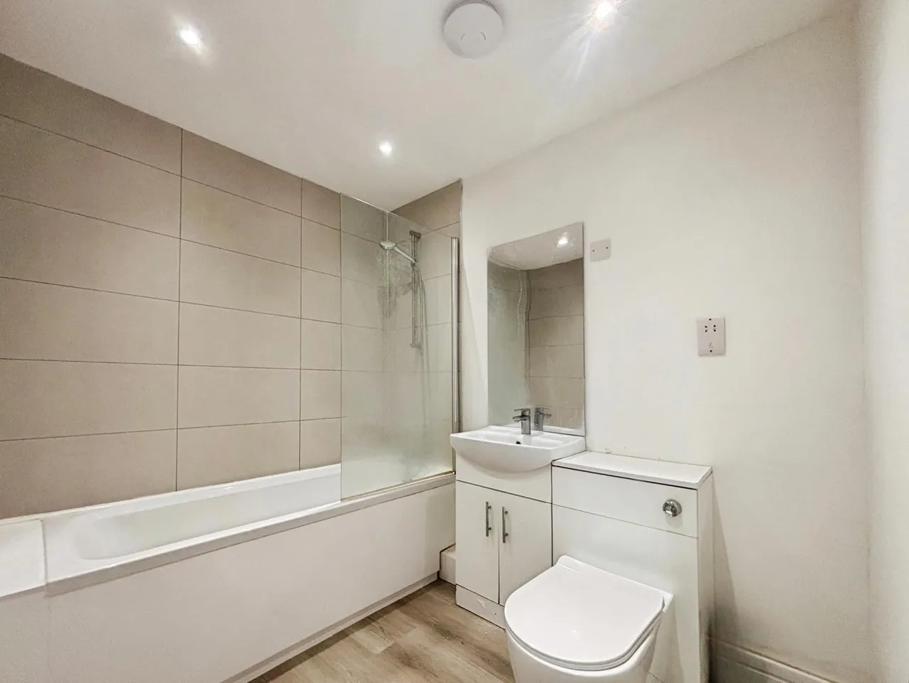 Farnborough Road, Farnborough, Hampshire, GU14 7HN, photo 7