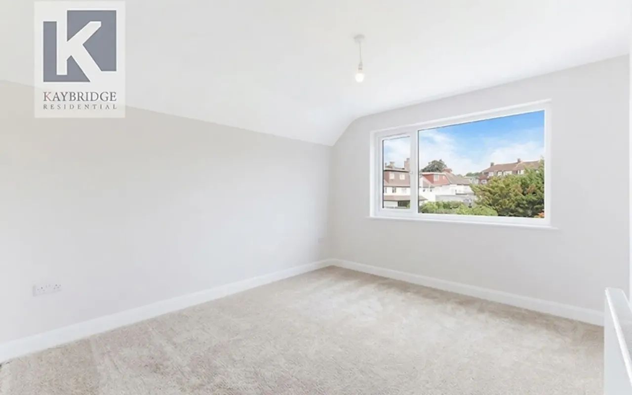 Briarwood Road, Epsom, KT17, photo 12