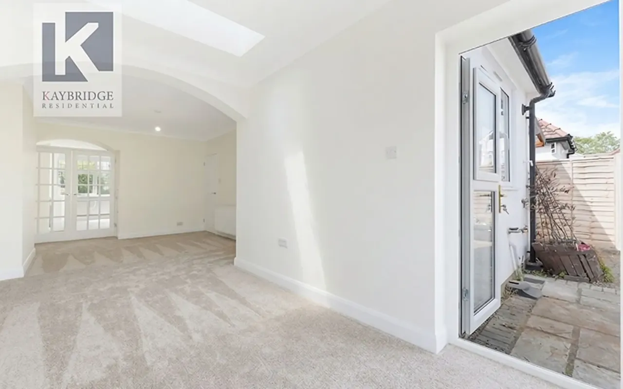 Briarwood Road, Epsom, KT17, photo 7