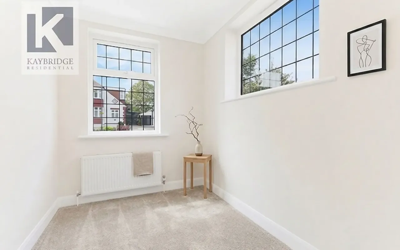 Briarwood Road, Epsom, KT17, photo 10
