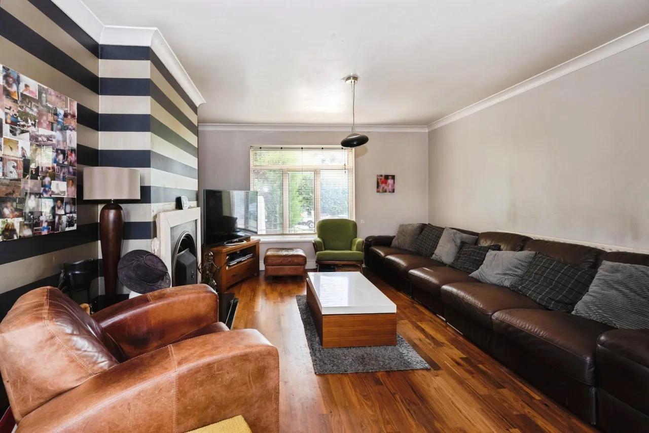 The Greenway, Epsom, KT18, photo 2