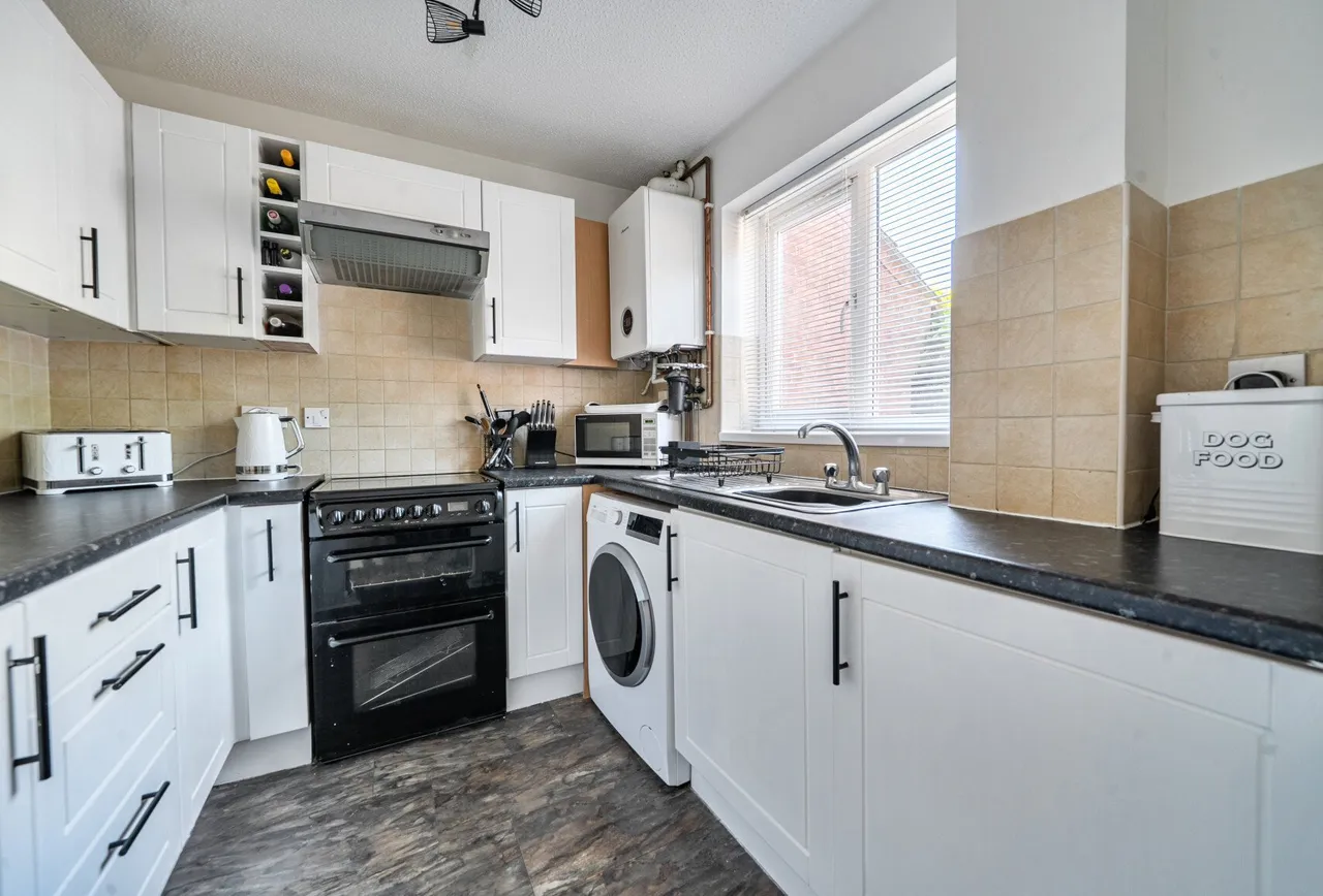 Longs Drive, Gloucestershire, Yate, BS37 5XN, photo 2