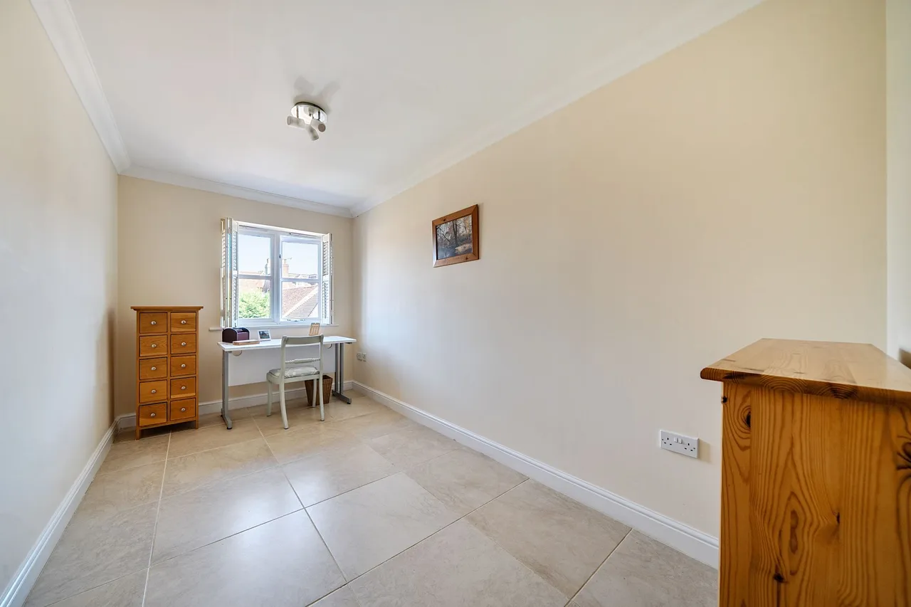 High Street, Haslemere, GU27, photo 9