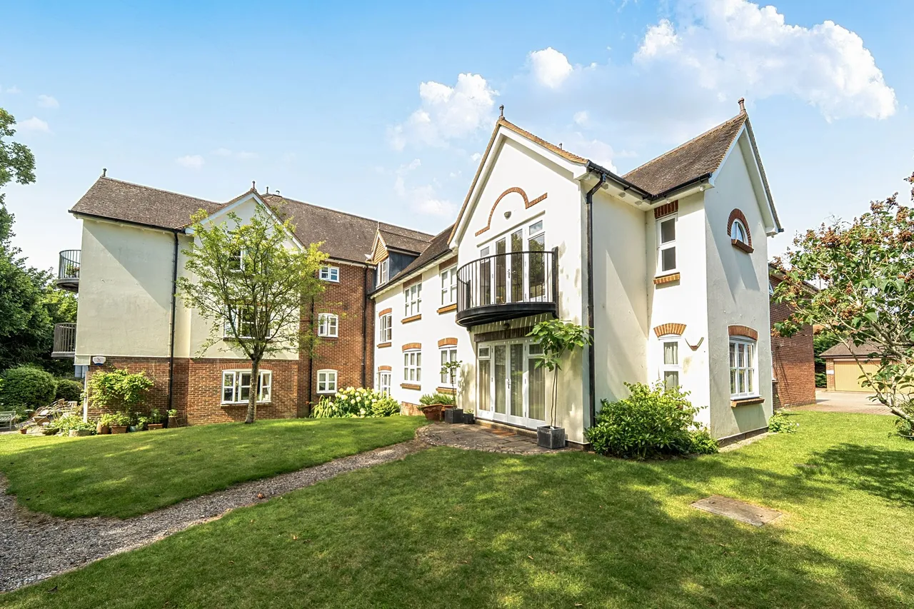 2 bed property for sale, High Street, Haslemere, GU27