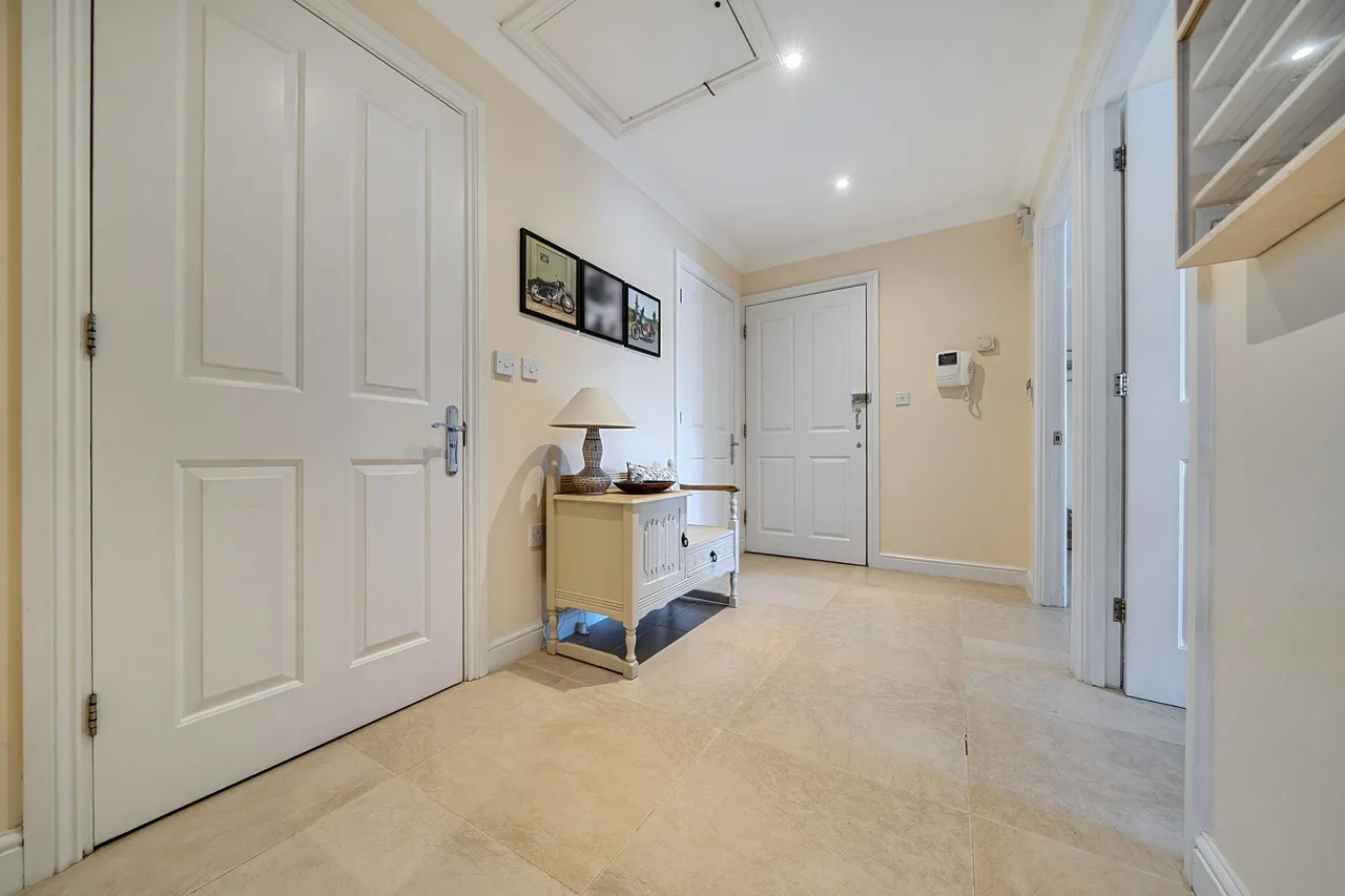High Street, Haslemere, GU27, photo 5