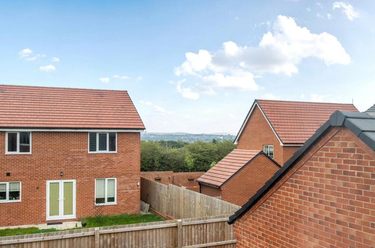 Watt Drive, East Hollinsfield, M24, photo 20