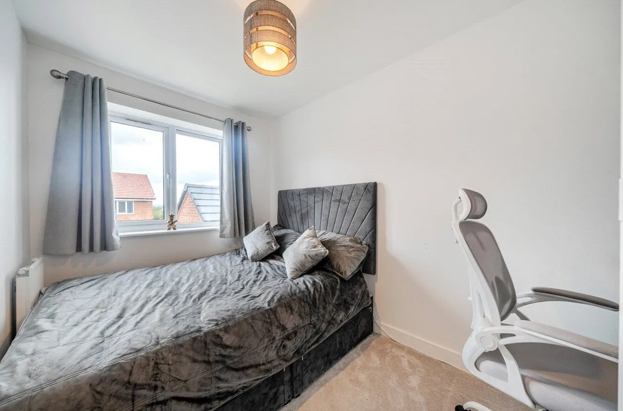 Watt Drive, East Hollinsfield, M24, photo 14