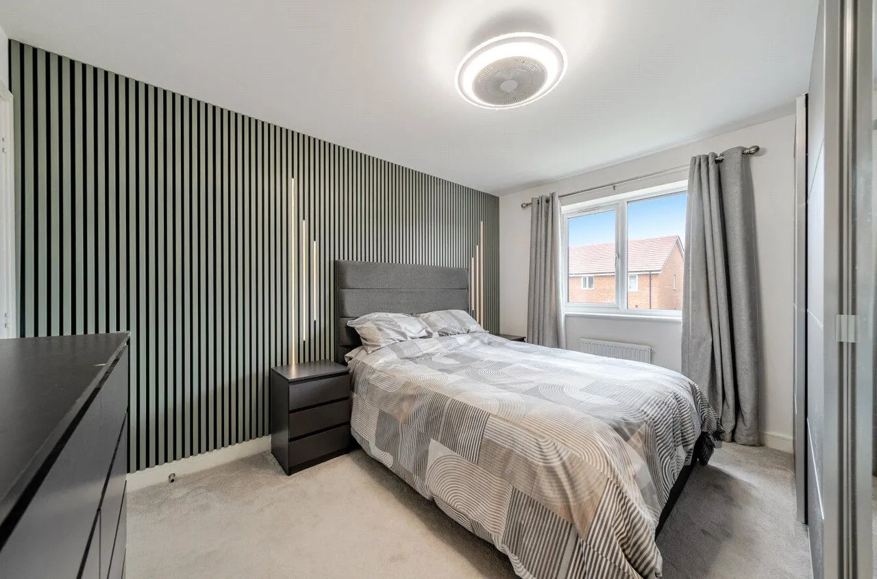 Watt Drive, East Hollinsfield, M24, photo 9