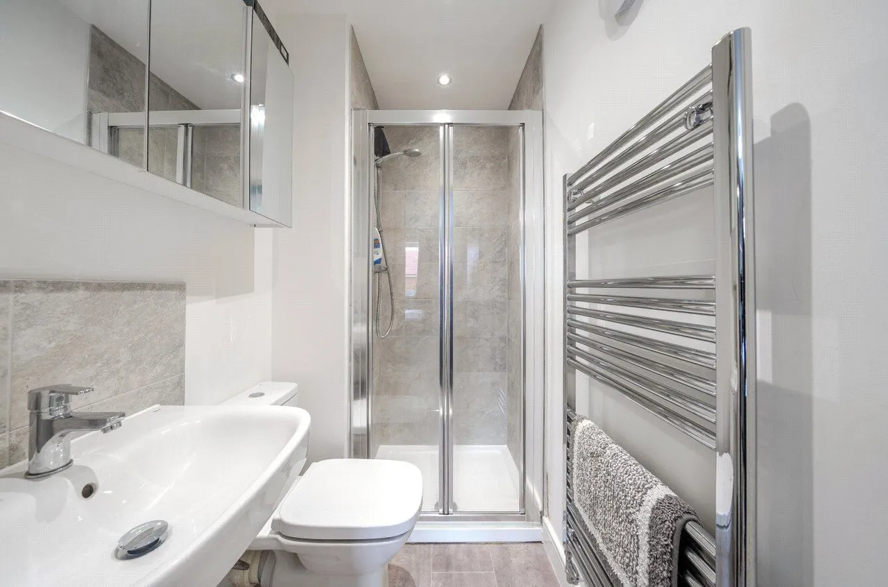 Watt Drive, East Hollinsfield, M24, photo 11