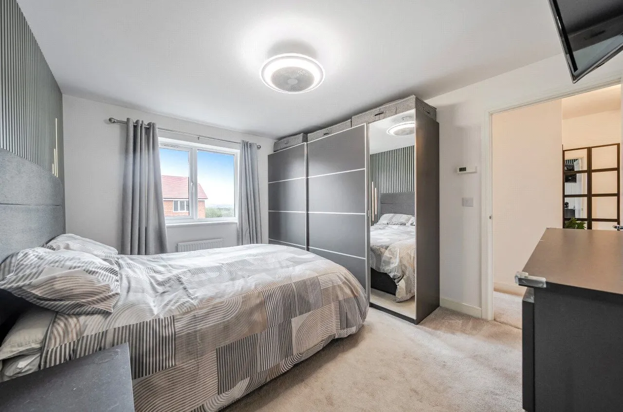 Watt Drive, East Hollinsfield, M24, photo 10