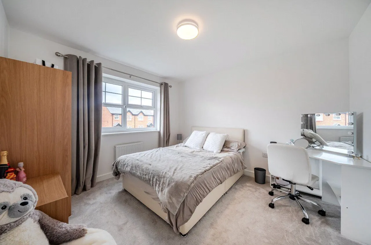 Watt Drive, East Hollinsfield, M24, photo 13