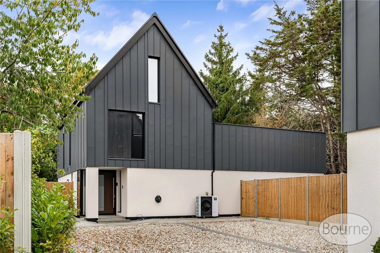 4 bed house for sale, Kingfield Green, Woking, GU22