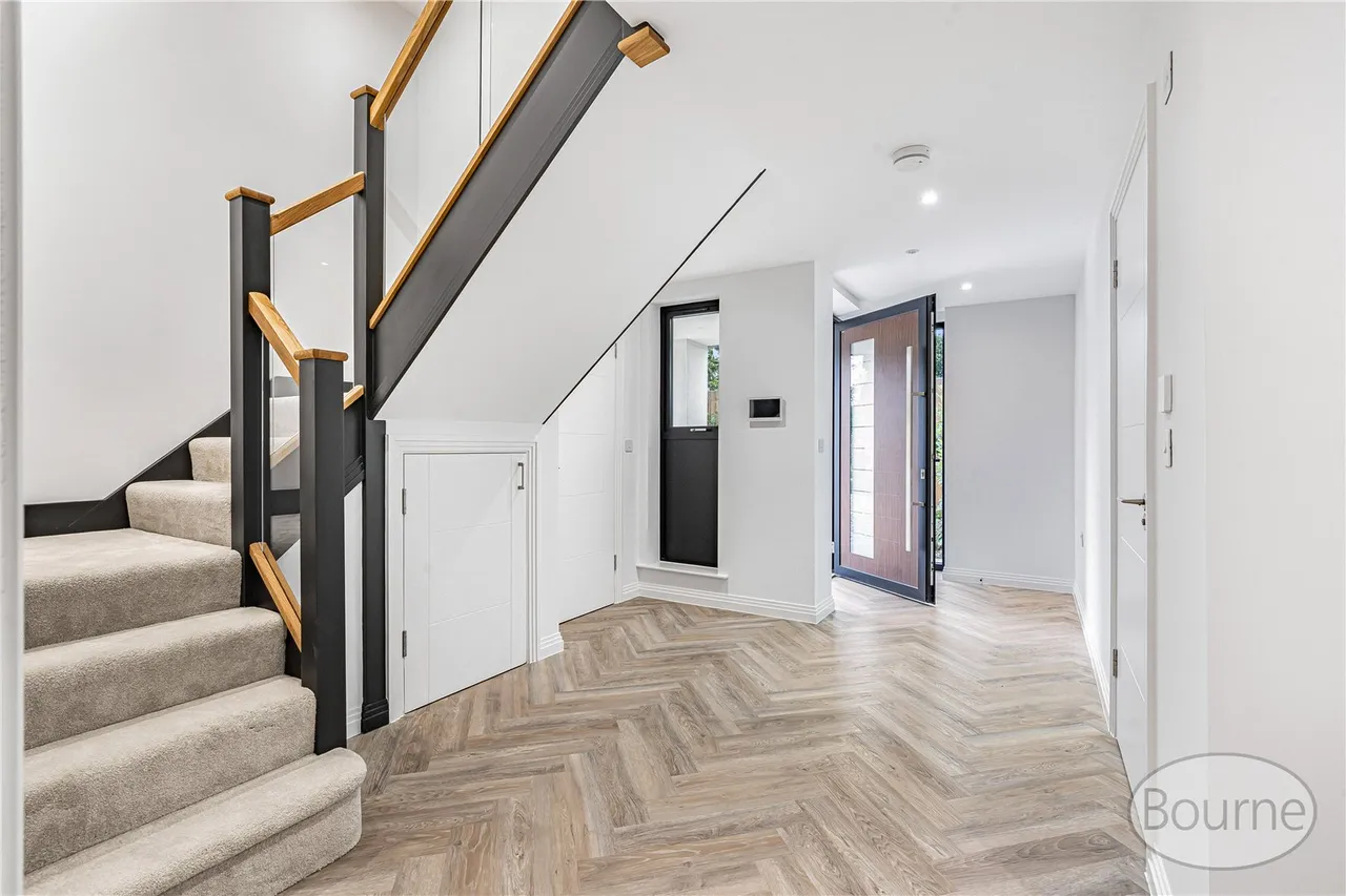 Kingfield Green, Woking, GU22, photo 6