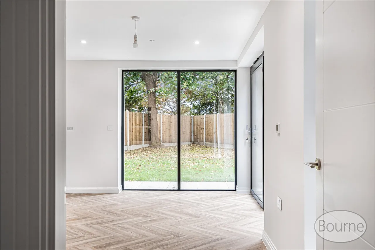 Kingfield Green, Woking, GU22, photo 5