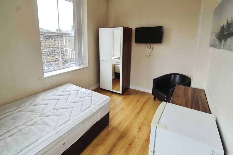 Lord Street, Colne, BB8, photo 7