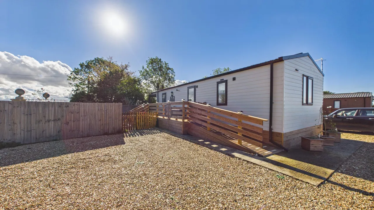 2 bed park home for sale, The Putting Green, English Drove, PE6