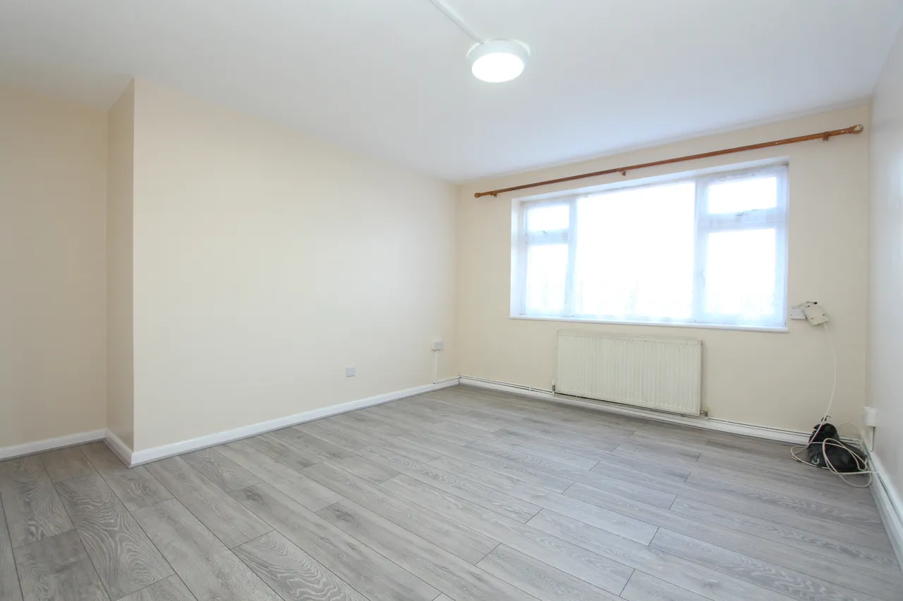 Nicola Close, Harrow, HA3, photo 4
