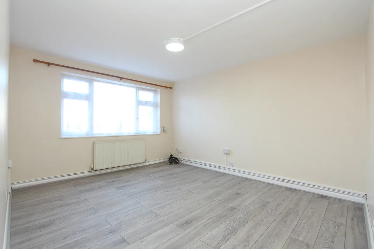 Nicola Close, Harrow, HA3, photo 3
