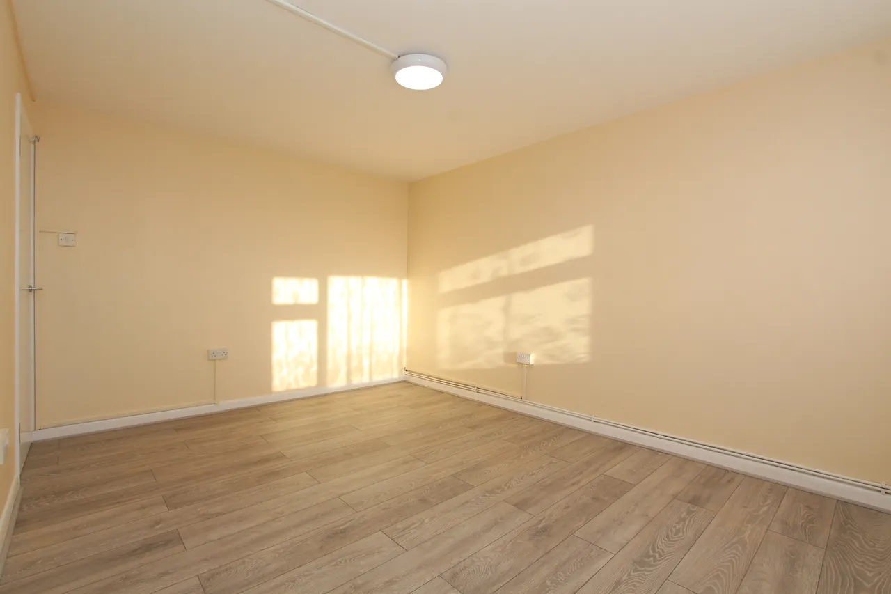 Nicola Close, Harrow, HA3, photo 6