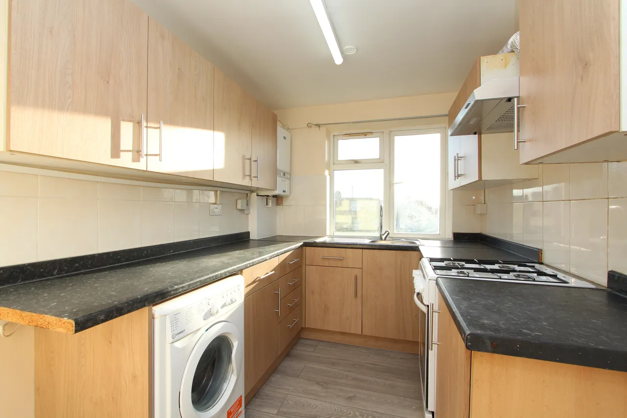 Nicola Close, Harrow, HA3, photo 2