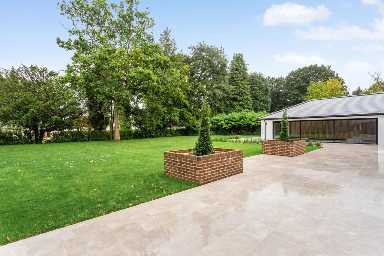 Beeches Close, Kingswood, photo 33