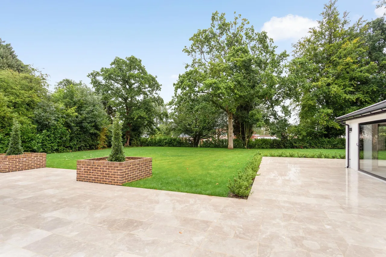 Beeches Close, Kingswood, photo 34