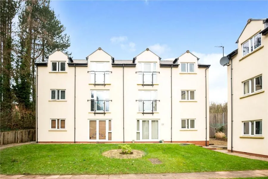 2 bed flat for sale, Cherry Orchard Road, Lisvane, CF14