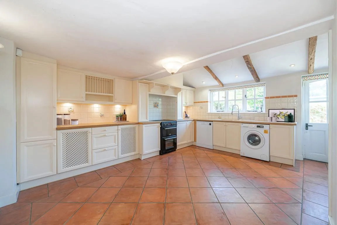 Village Road, Thorpe, TW20, photo 3