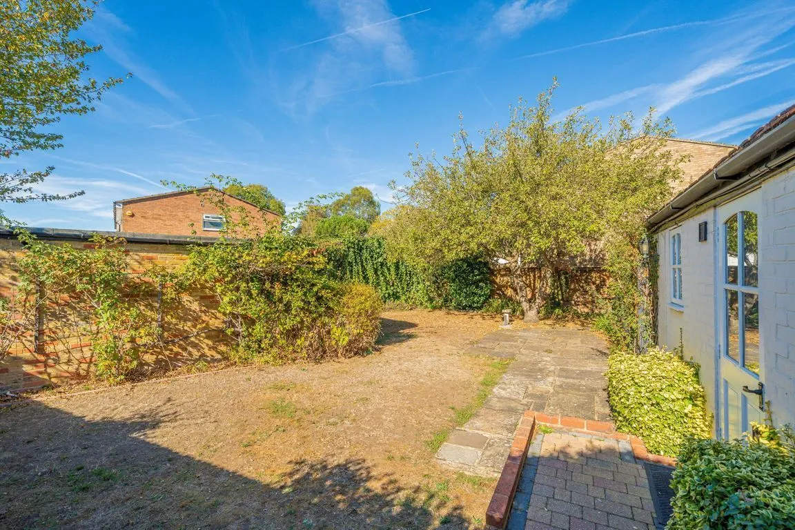 Village Road, Thorpe, TW20, photo 7