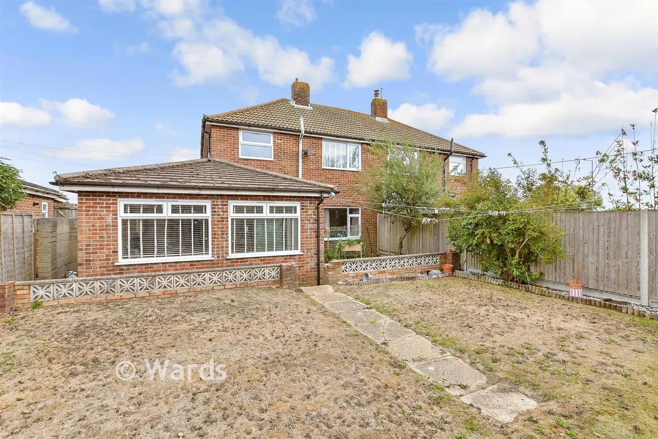 3 bed house for sale, Brissenden Close, New Romney, TN28