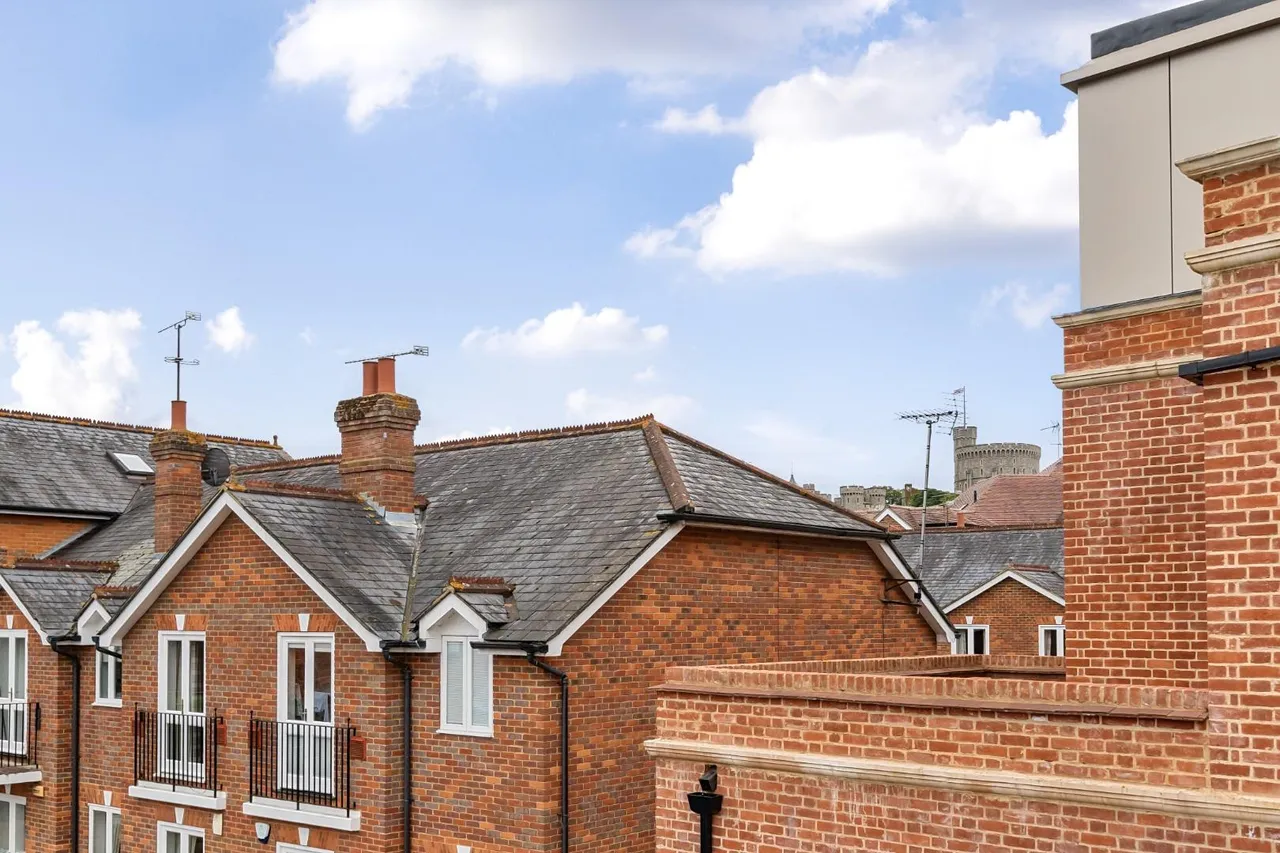 High Street, Eton, photo 16