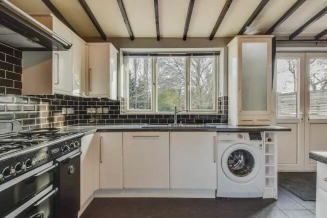 Shrivenham Road, Swindon, SN1, photo 14