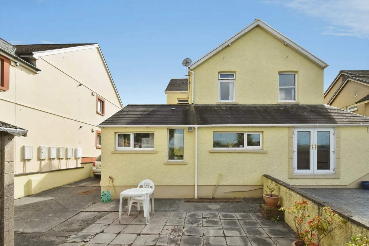Wind Street, Ammanford, SA18, photo 11