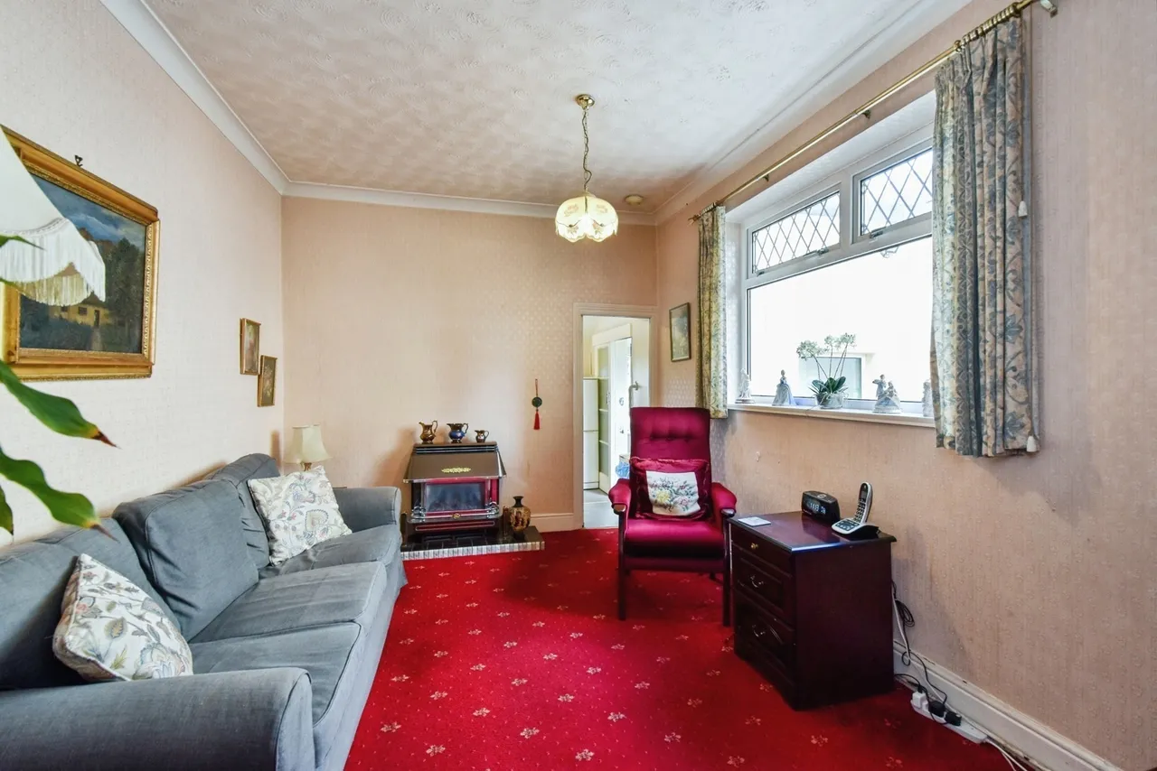 Wind Street, Ammanford, SA18, photo 5