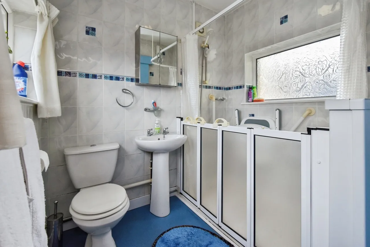 Wind Street, Ammanford, SA18, photo 19
