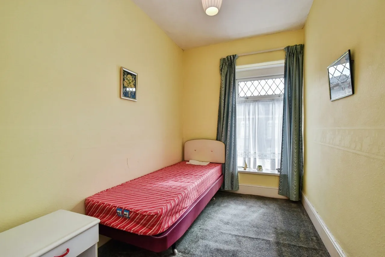 Wind Street, Ammanford, SA18, photo 17