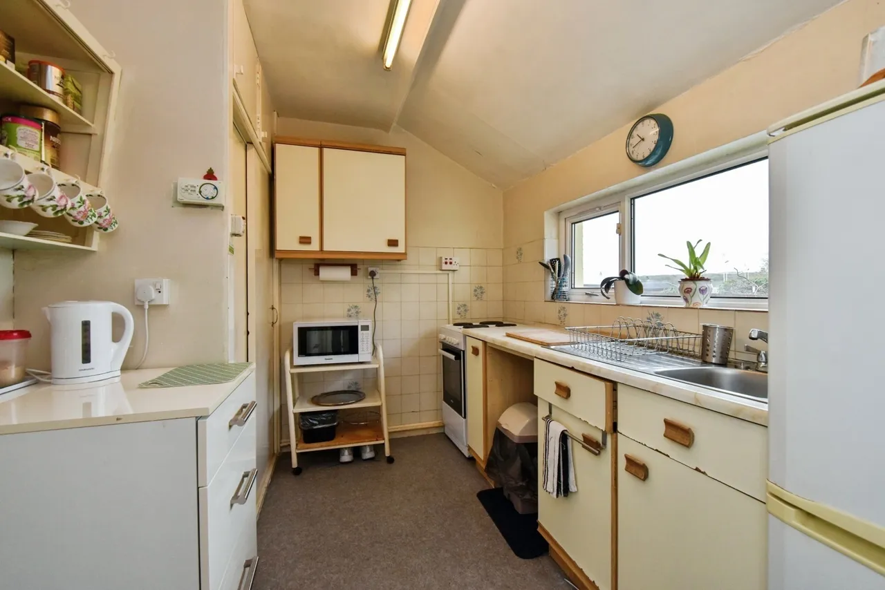 Wind Street, Ammanford, SA18, photo 8