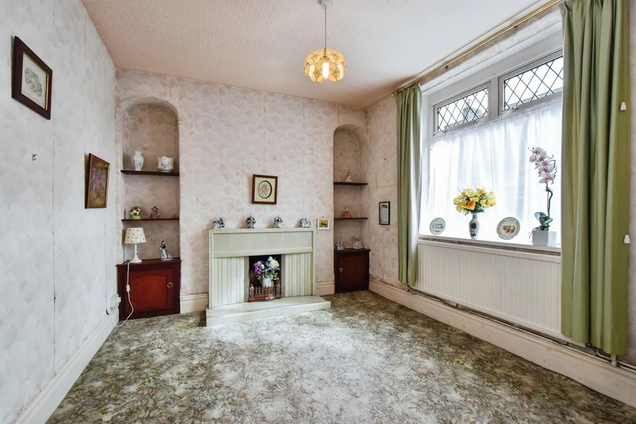 Wind Street, Ammanford, SA18, photo 4