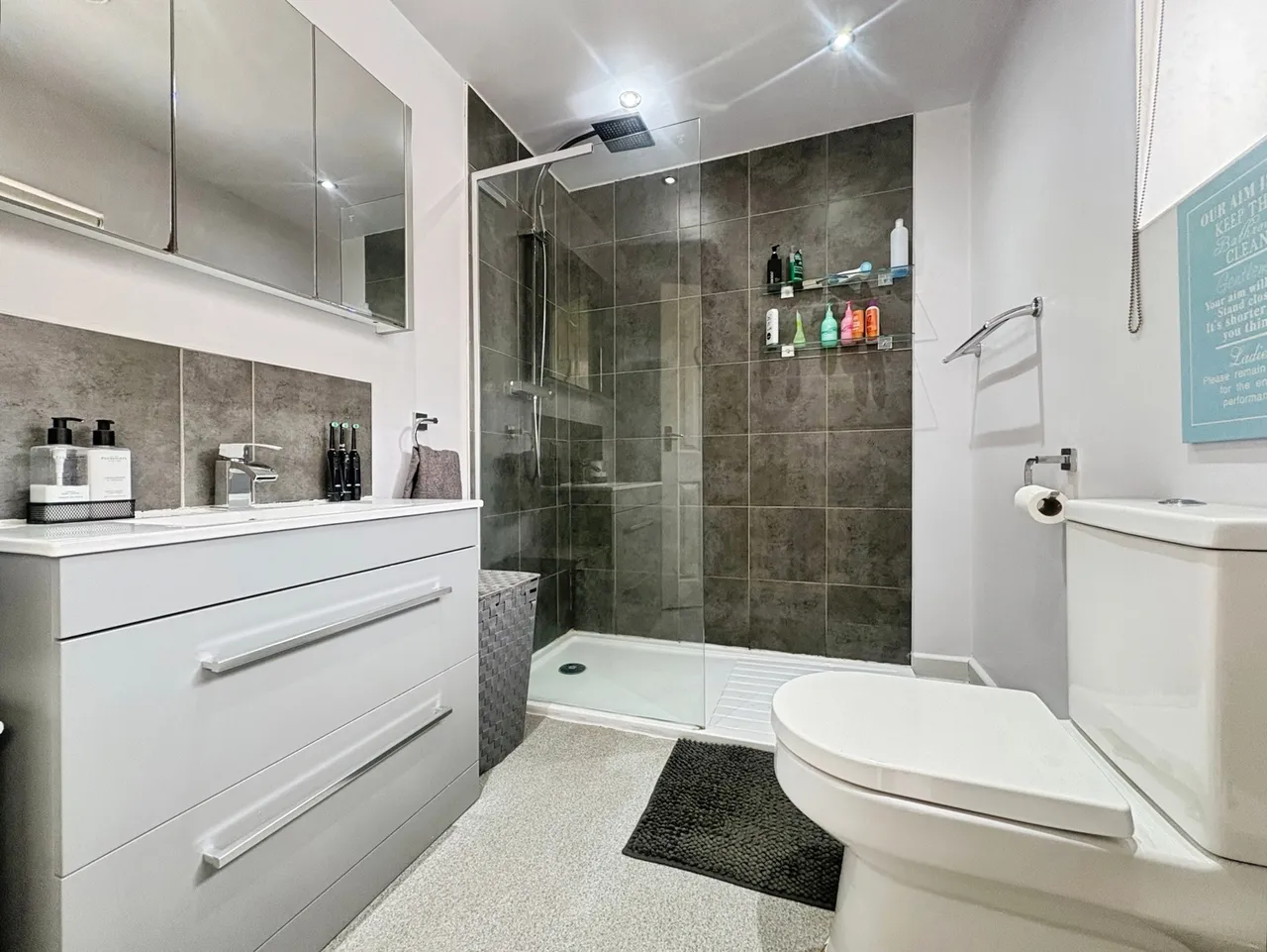 Woodside Road, Farnham, Surrey, GU9 9DT, photo 4
