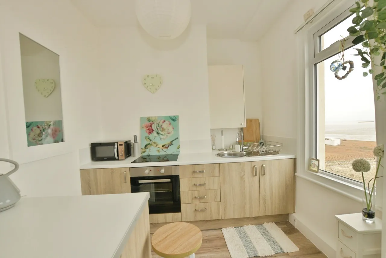 Victoria Road, Littlestone, New Romney, Kent, TN28, photo 2