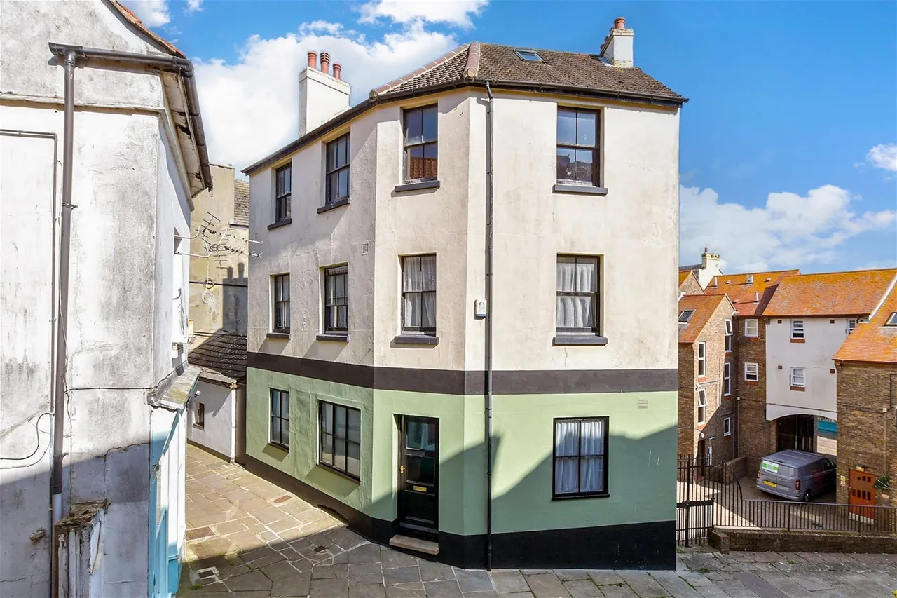 3 bed house for sale, George Lane, Folkestone, CT20