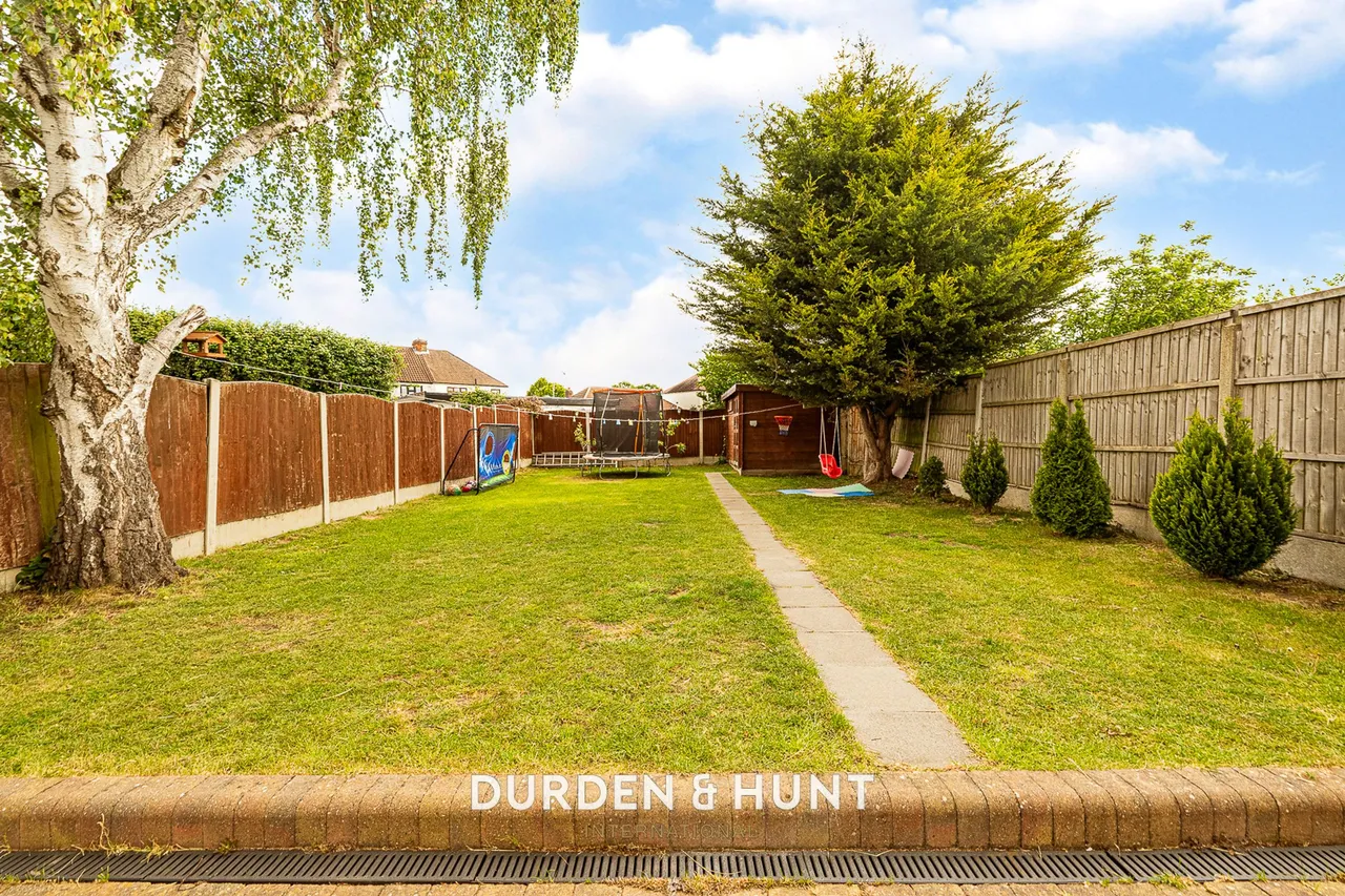 Woodhall Crescent, Hornchurch, RM11, photo 23